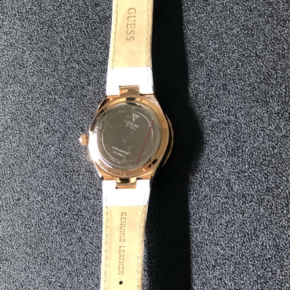 Guess EUC Rose Gold Watch Genuine Leather Strap - Picture 6 of 8